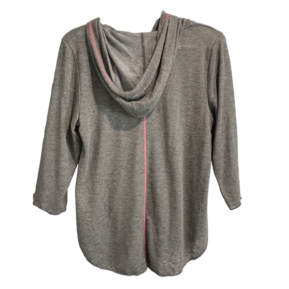 Maurice’s lightweight hooded top - Picture 2 of 2